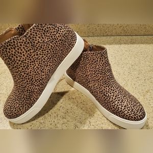 International Thread Memory Foam Boot Leopard Print